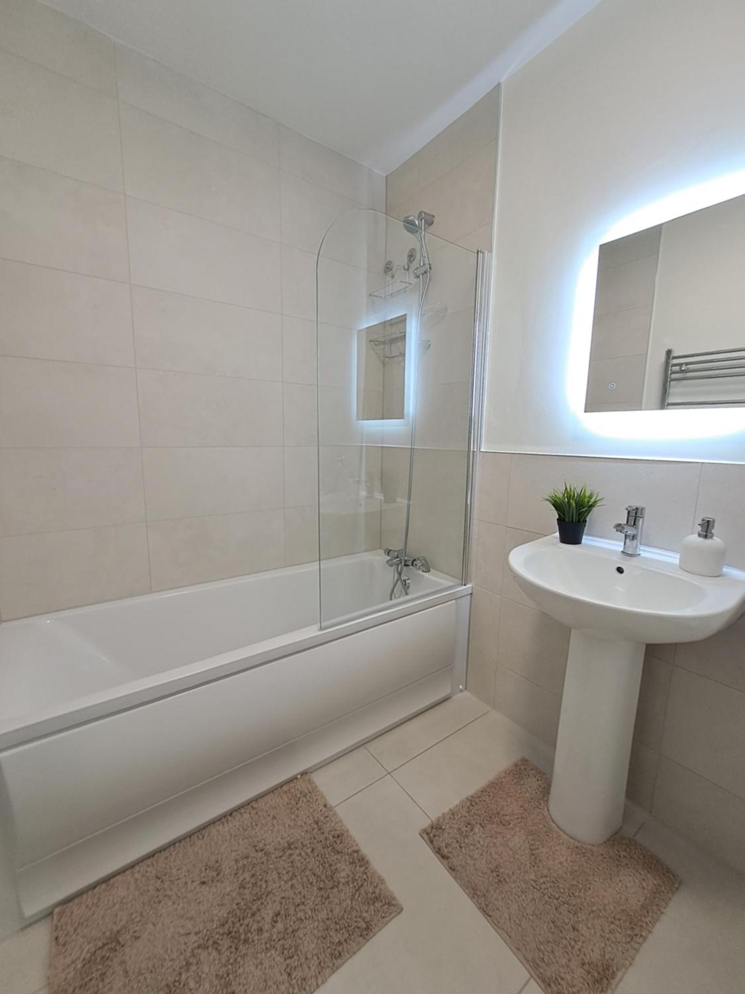 Cozy Bedroom In Lucan, دبلن المظهر الخارجي الصورة